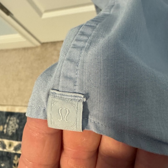 Lululemon Commission Long-Sleeve Button down shirt - Large 23” - Blue Linen - Picture 4 of 4